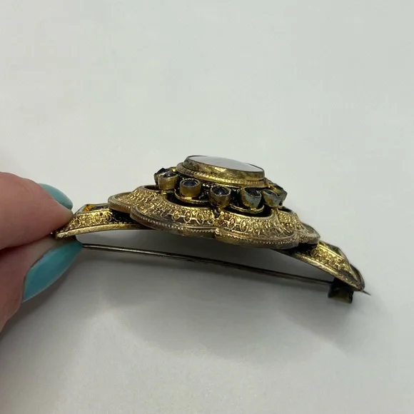 Victorian gold tone brooch pin purple rhinestones mother of pearl c clasp flower